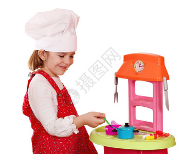 快乐的小女孩玩烹饪图片