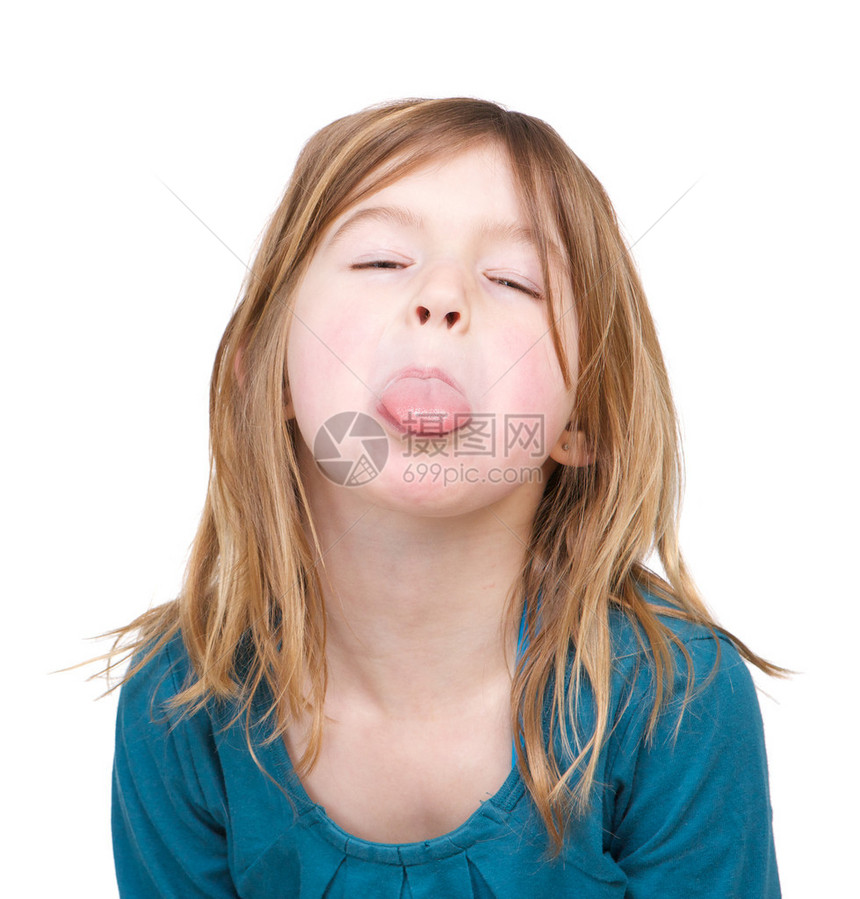 一名年轻女孩的肖像其舌头被孤立图片
