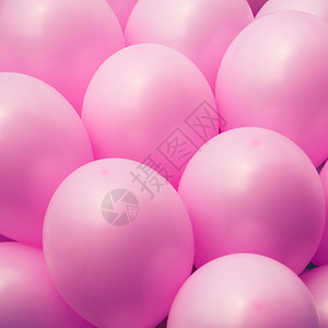粉红色气球背景图片
