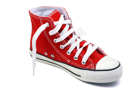 白色背景上的红色篮球鞋背景图片