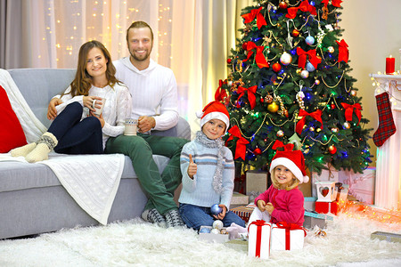 家庭假日的圣诞全家福图片