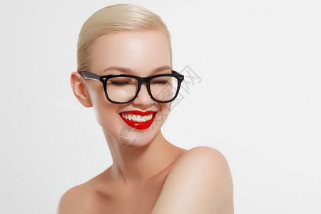 美丽感时装模特女人肖像戴着眼镜图片