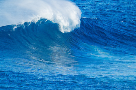 巨大的蓝色海浪图片
