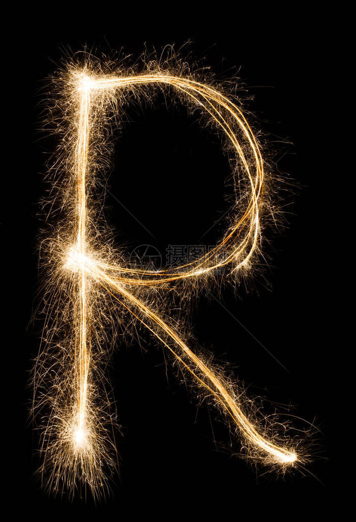 英文大字母R由黑色背景上的燃烧火花制成闪亮的节日派对烟花字体图片