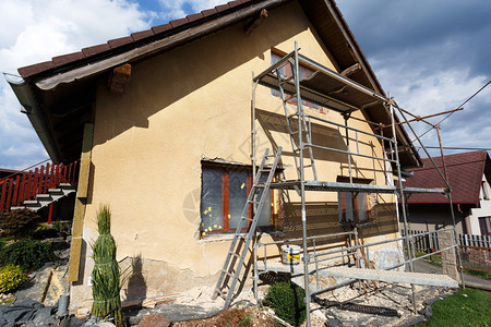 建造或修理农村房屋修筑外墙绝缘高清图片