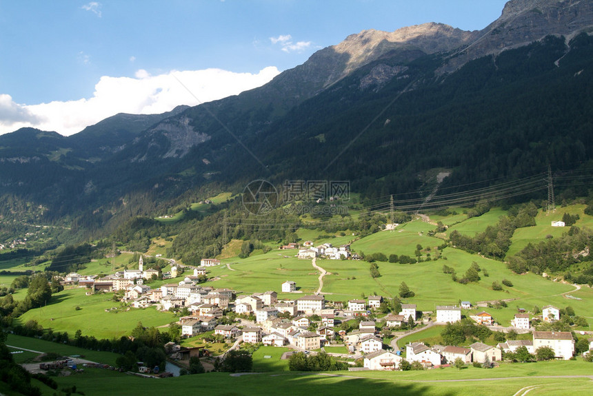 瑞士Poschiavavo山谷上的San图片