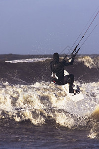 荷兰北海风筝冲浪图片
