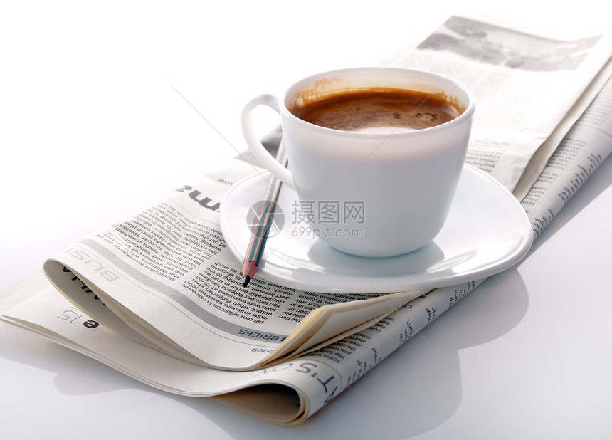 咖啡杯和报纸图片