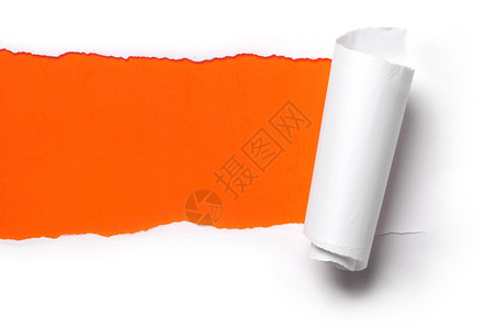 橙色背景下撕破的白纸图片