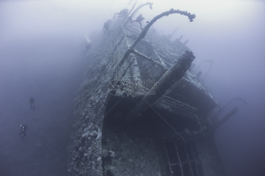 探索深海水下大沉船的技图片