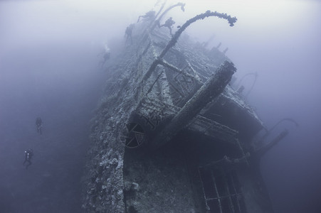 探索深海水下大沉船的技图片