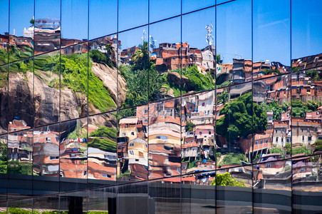 巴西贫民窟在里约热内卢新现代商业大楼图片