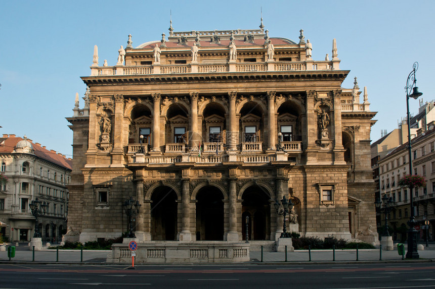 布达佩斯歌剧院大厦的外墙装饰着许图片