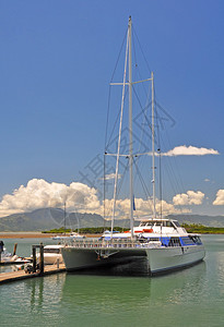 在斐济德纳罗港停泊的巨型图片