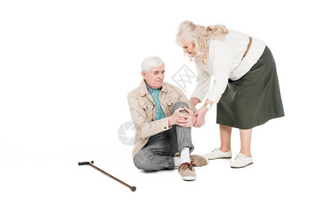 退休男子在有关节炎痛时膝和图片