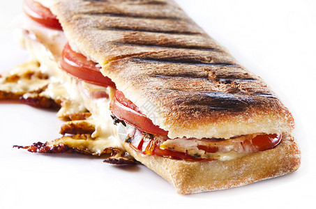 烤帕尼三明治配融化的奶酪图片