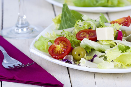 蔬菜沙拉健康与均衡饮食图片