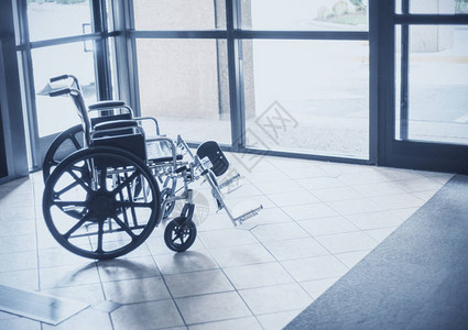 残疾人现代轻型轮椅现代图片