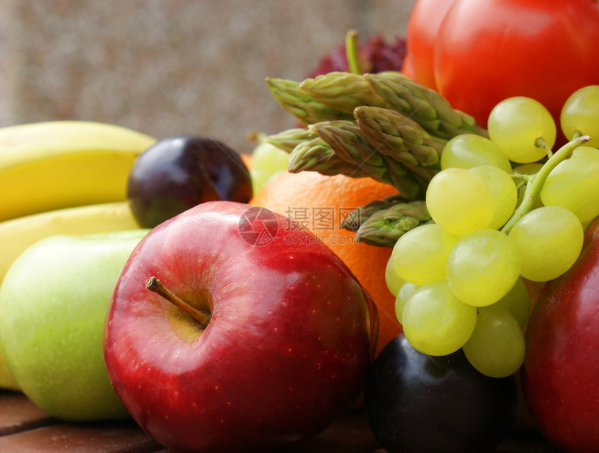 特写健康水果和蔬菜的形象图片