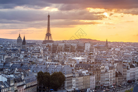 夕阳下的巴黎景观图片