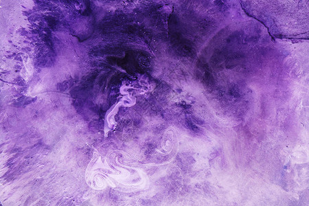 Violetlilac液态抽象艺术背景涂料的擦拭和污图片