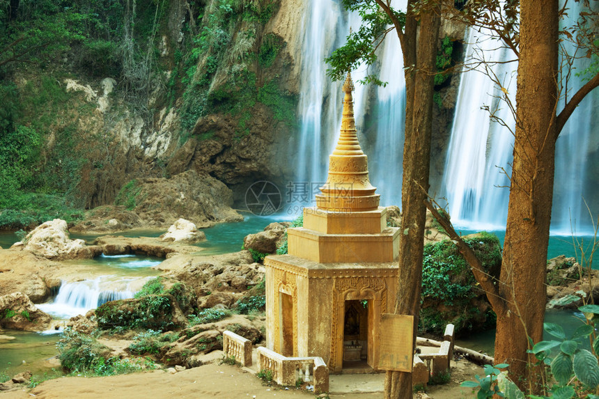 缅甸的瀑水图片