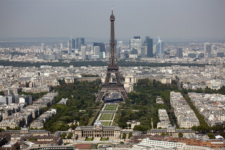 Eiffel铁塔向对面看从图片
