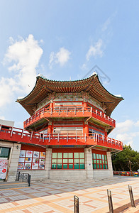 韩国釜山龙头山公园釜山塔附近的世界乐器博物馆游客可以图片