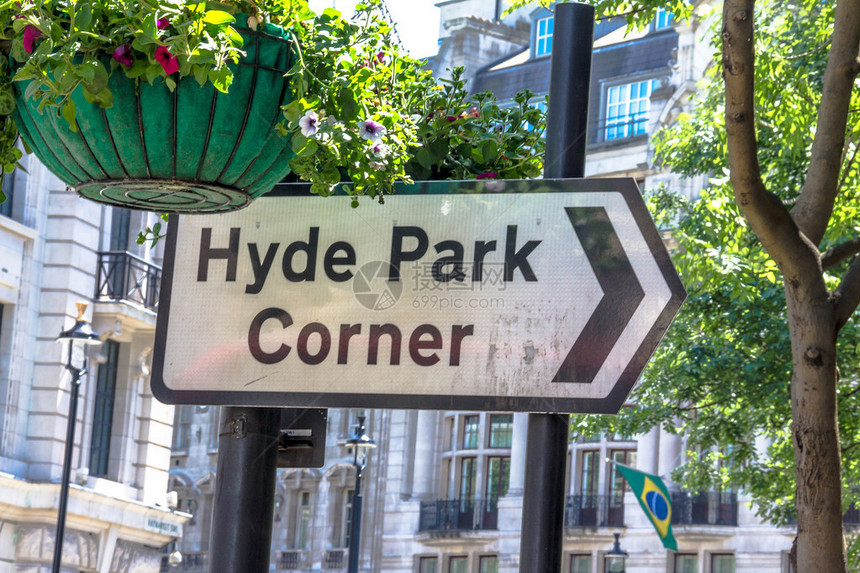 伦敦Hyde公园路标志牌标明行进方向图片