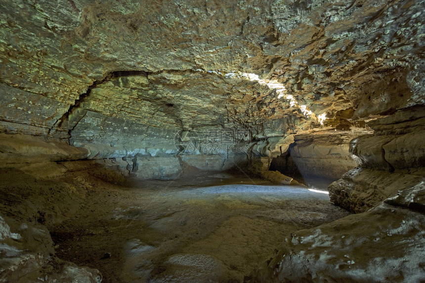 伊利诺伊州立公园的岩洞图片
