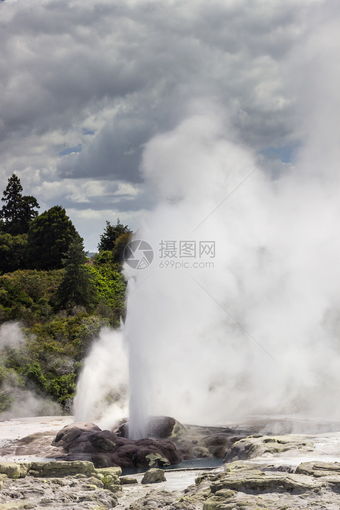 Whakarewarewa是新西兰陶波火山区罗托鲁阿市内的图片