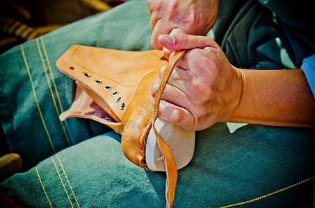 鞋匠制造靴子背景图片