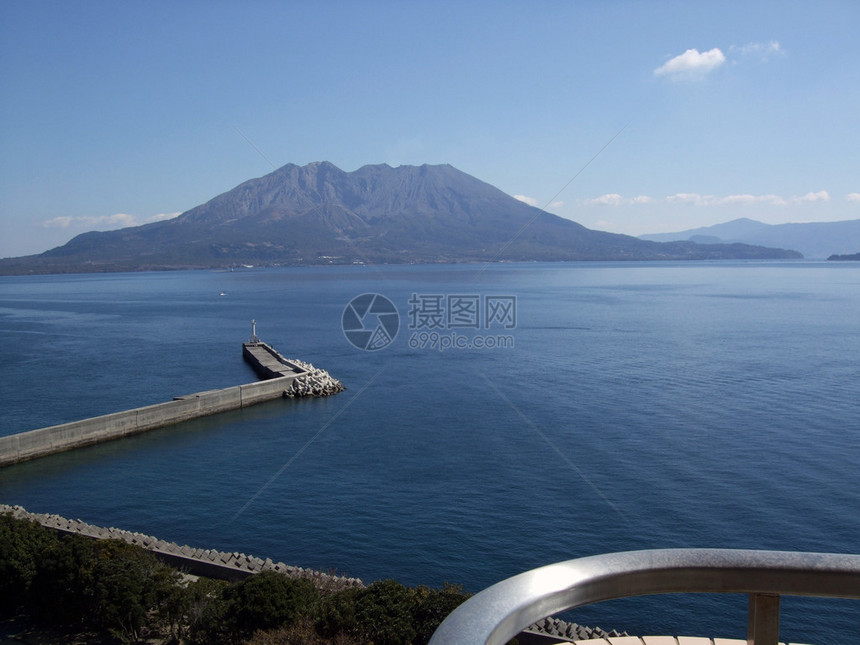 在日本南部的鹿儿岛市对面的一个岛屿上图片