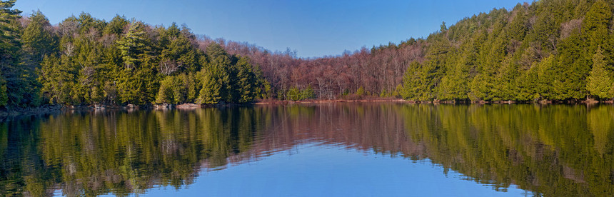 加拿大安略省加蒂诺公园的米奇湖全景图像由六张图像组成图片