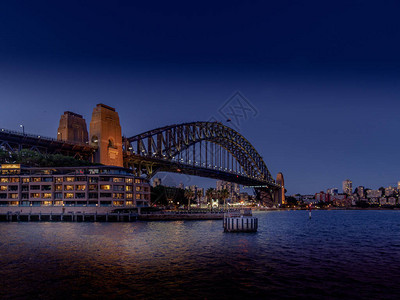 黄昏的悉尼海港大桥图片