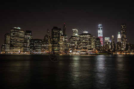 纽约市曼哈顿晚上从图片