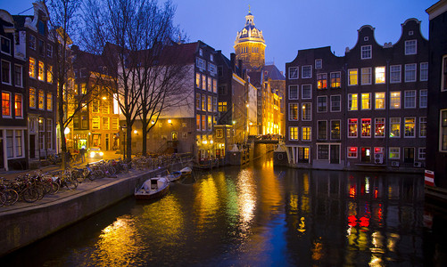夜景阿姆斯特丹多条运河之一的夜景阿姆斯特丹多条运图片