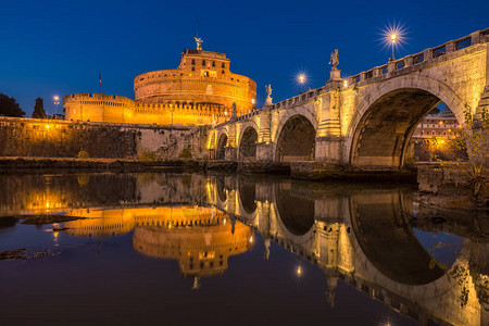 梵蒂冈圣彼得大教堂和圣天使桥天使桥圣天使城堡和意大利罗马台伯河的图片