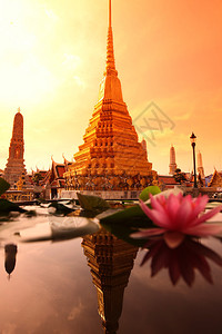 泰国曼谷市的WatPhraKaew寺庙图片