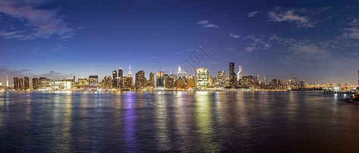 夜里与哈德逊河通向纽约景背景图片