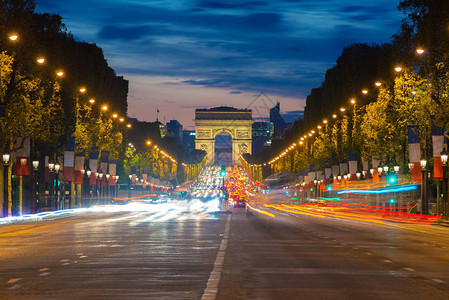 法国巴黎香榭丽舍大街和凯旋门的图片