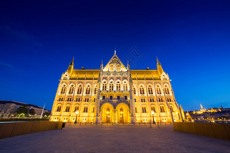 匈牙利布达佩斯议会大厦夜间图片