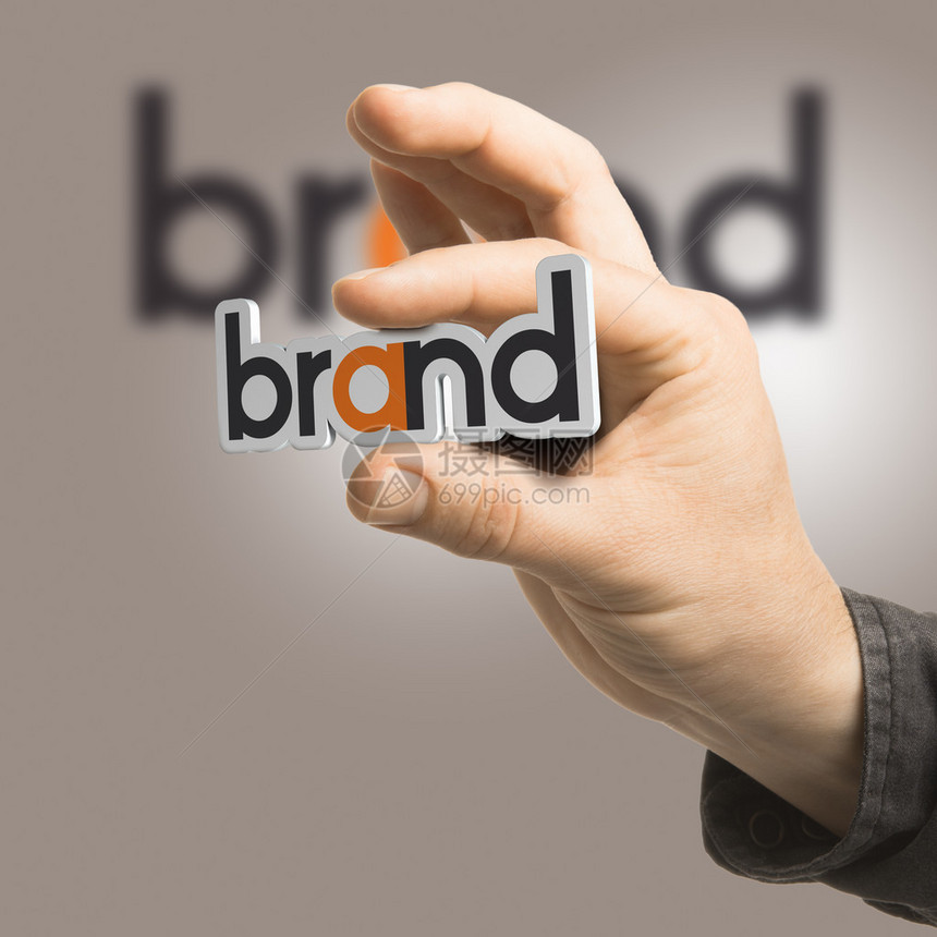 一只手拿着词品牌在米色背景品牌理念图像是2D插图3D渲染和摄图片
