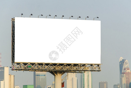 大型空白广告牌带有背景图片