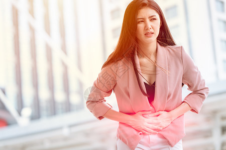 多囊卵巢综合症亚裔女前腹部疼痛的Ovarian内分泌症和巧克力细背景
