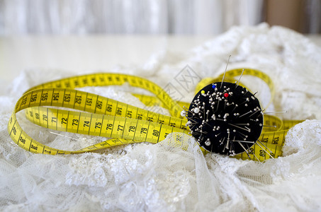 婚纱布测量胶带和垫子以及裁缝工作图片