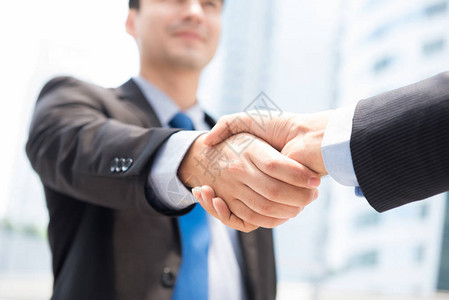 工商界人士握手成功交易问候和商业伙背景图片