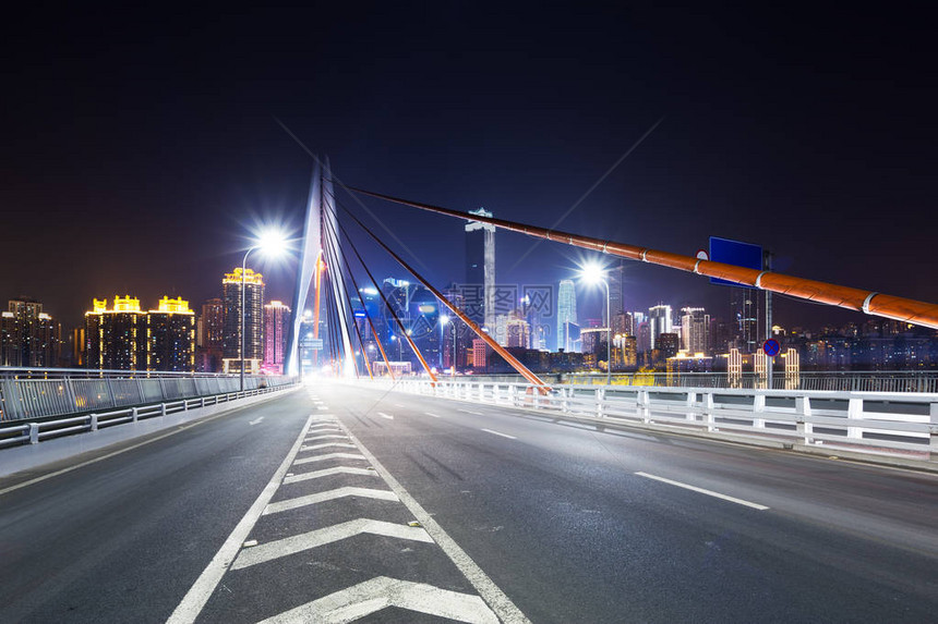 重庆新城现代桥夜景图片