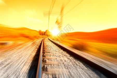 日出时的火车铁路背景图片