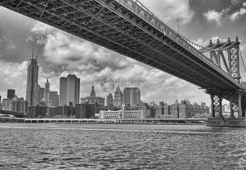 纽约市曼哈顿大桥的金属结构图片